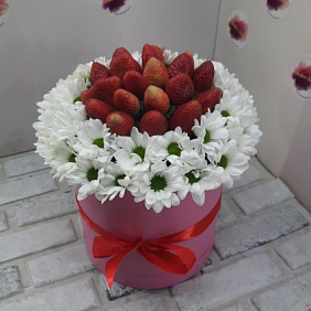 Хризантема с клубникой