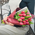 Букет из 15 тюльпанов в дизайнерской упаковке - Фото 5