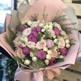 Букет из пионов и роз №160