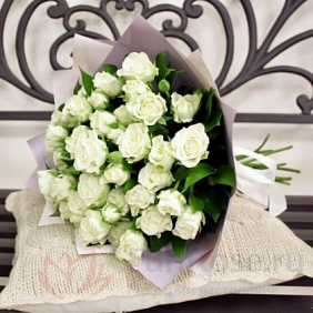 Букет из кустовой розы №173