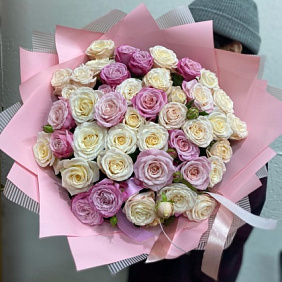 Букет из нежных кустовых роз №162