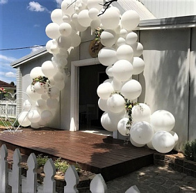 Арка из воздушных шаров "Улыбка" на свадьбу