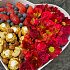 Коробка сердце с конфетами орехами и ягодами клубники и черники - Фото 6