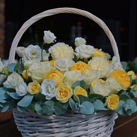Корзина из роз "Милая леди"