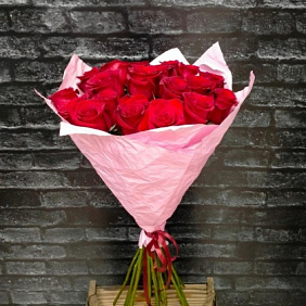 Моно-букет цветов из Эквадорской розы Фридом 80см