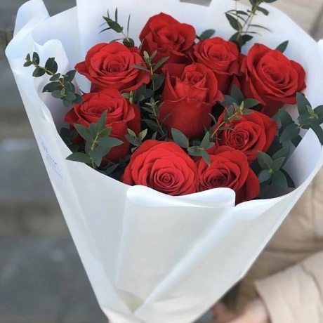 Букет красных роз с веточками эвкалипта - Фото 2