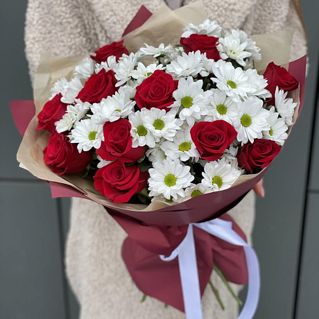 Букет Спеши любить из роз и хризантемы - Фото 2