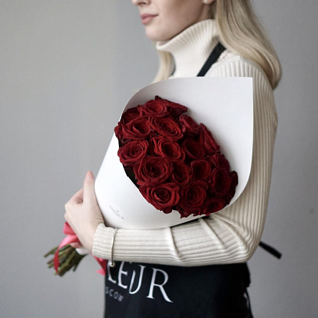 Классический букет из 19 роз Ред Наоми - Фото 2