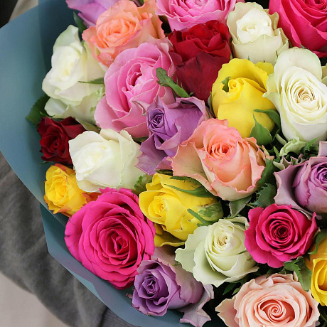Букет из 51 разноцветных кенийских роз - Фото 5