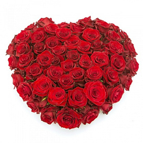Сердце из 101 красной розы Страстный поцелуй