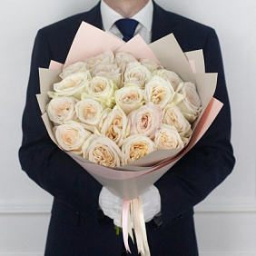 Букет из 21 ароматной экводорской розы White O Hara