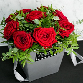Красные розы в Коробке №163
