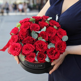 Эквадорские розы премиум в шляпной коробке №160