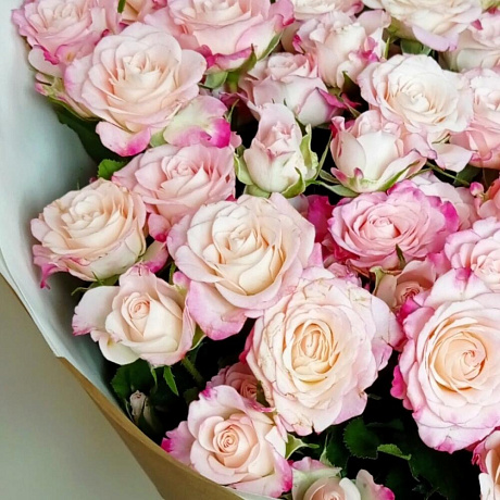Шикарный букет голландских кустовых роз - Фото 5