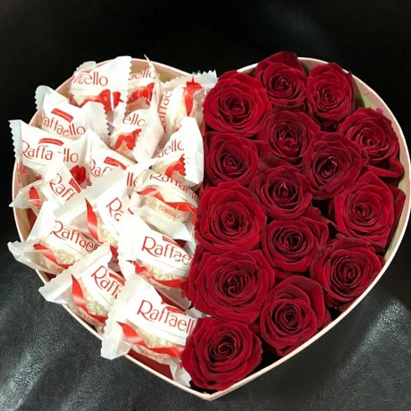 Букет Сердце с розами и конфетами №160 - Фото 2