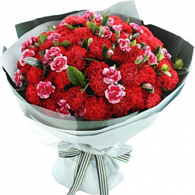 Красивый букет из цветов "Победа"