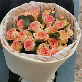 Розы в круглой упаковке