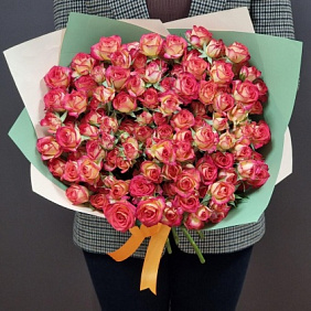 Букет из кустовых роз №196
