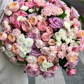 Букет из пионовидных  роз микс