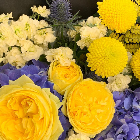 Яркий букет с пионовидной розой и гортензиями - Фото 5