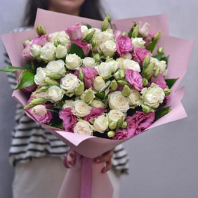 Букет из кустовых роз и эустомы №3