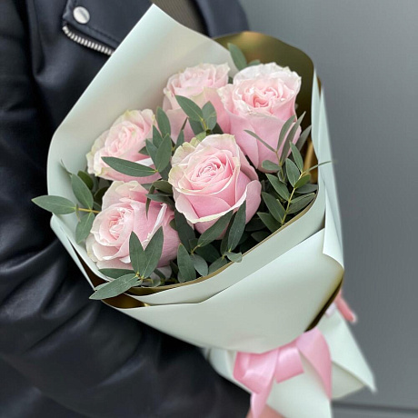 Букет Женственный из 5 роз и эвкалипта - Фото 2