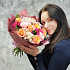 Компактный букетик из роз, хризантемы, альстромерии Моей Родной - Фото 5
