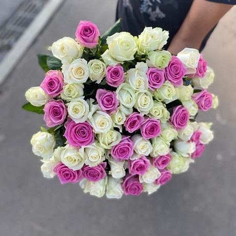 Букет из 51 розовой и белой розы - Премиум - Фото 4