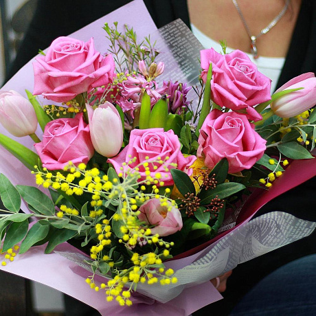 Весенний букет из роз, тюльпанов и мимозы - Фото 2