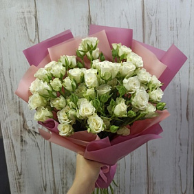 Букет белоснежных кустовых роз №2