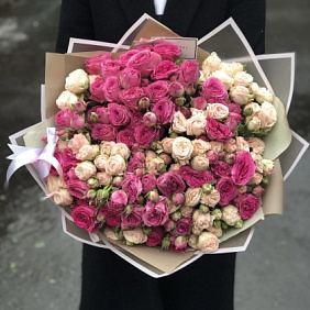 49 пионовидных кустовых роз