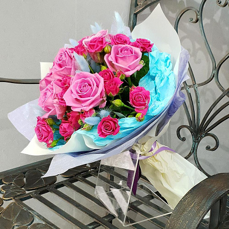 Букет из малиновых роз с голубым лагурусом - Фото 5