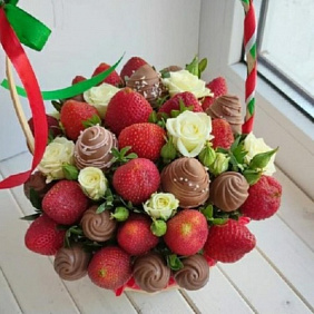 Корзинка счастья с цветами №161