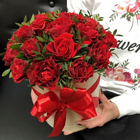 Коробки с цветами. Розы , бордовые 19 шт. N255