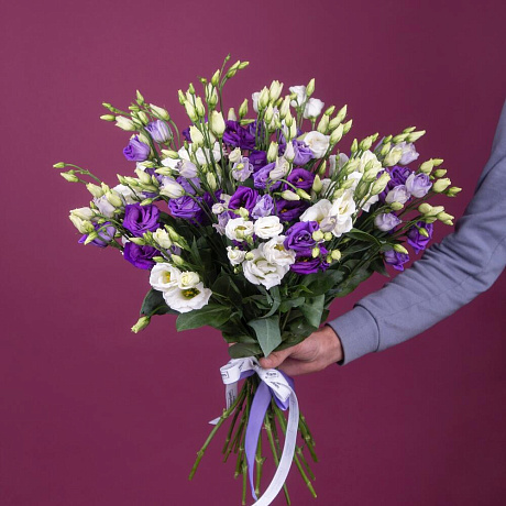 Букет из 19 белых и фиолетовых эустом - Фото 4