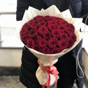 Алые розы (29 шт)