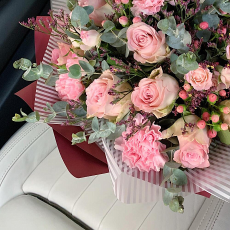 Букет с гиперикумом и лимониумом - Фото 4