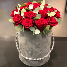 Розы в коробке №172