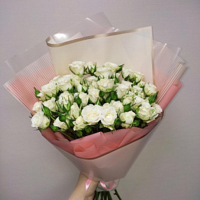 Букет из 15 кустовых розовых роз №163