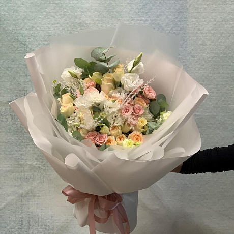 Обьемный букет с розами и ароматными эвкалиптом - Фото 5