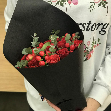 Розы. Букет из 15 роз с гиперикумом. N378 - Фото 2