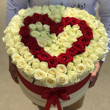 Коробка XXL из 101 белой и красной розы. Сердце из роз. N209 - Фото 2