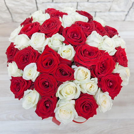 Коробка из 51 красной и белой розы - Фото 2