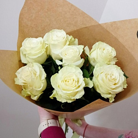 Белые голландские розы