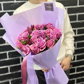 Букет цветов "Love is fiol"