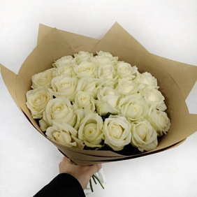 Белые розы 25 шт