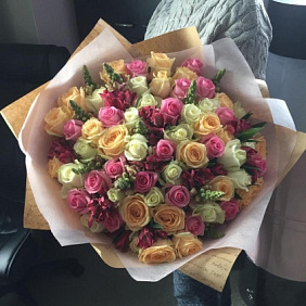 Букет цветов "Красочный подарок"