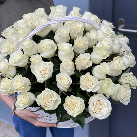 Корзина из белых роз Аваланж - Фото 4