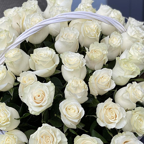 Корзина из белых роз Аваланж - Фото 3