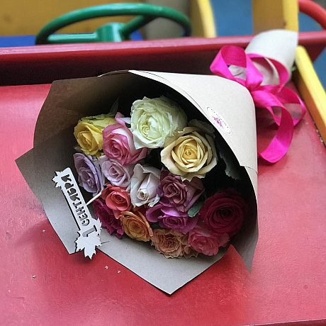 15 разноцветных роз на 1 сентября - Фото 6